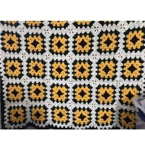 crocheted granny square throw 42x48 inches NEW unique “Sunflowers” colors